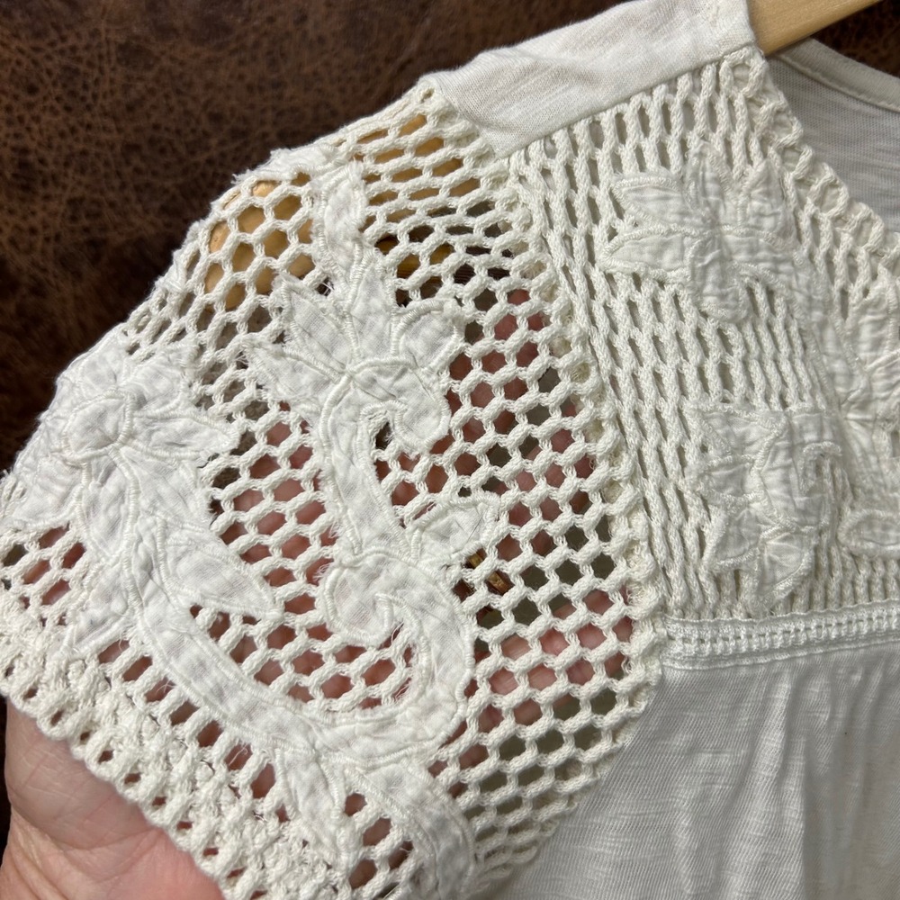 Talbots Medium Petite‎ White Crocheted Sleeves Upper Bodice Collar Short Sleeve